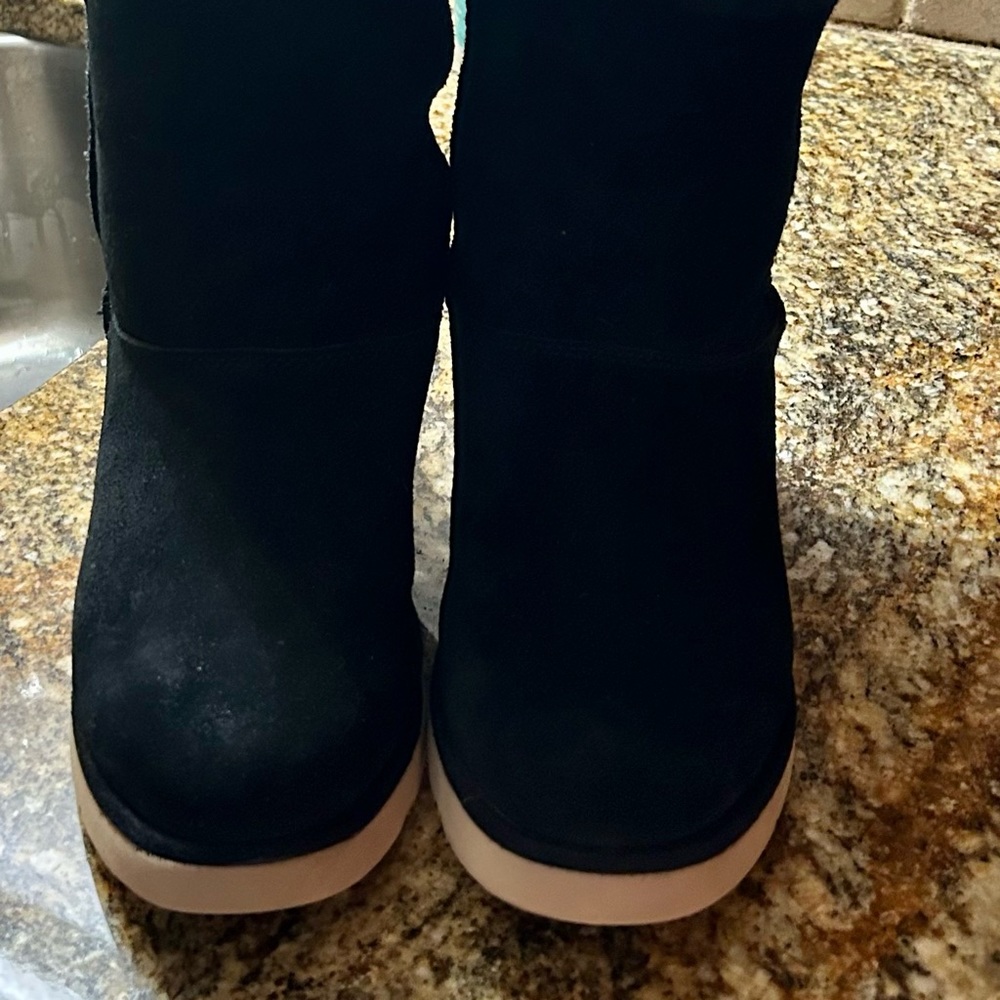Koolaburra by Ugg size 5 boots